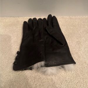 Chic Black Leather Gloves with Fur Trim